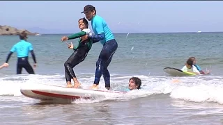 Primera experiencia de niños discapacitados con el surf