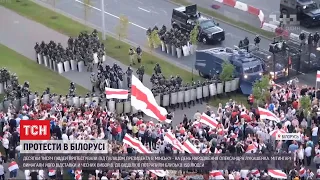 Гарбуз, гелікоптер і капці проти таргана - білоруси привітали Лукашенка з днем народження