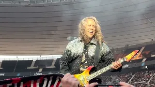 Metallica - Intro + "Creeping Death".  París, 19 de Mayo 2023