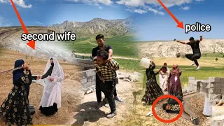 Amazing Victory:Defeat Satan's Second Wife and Ex-Husband by Nomadic Grandmother a Police Officer