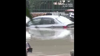 Parts of New Delhi flooded after swollen river breaks through regulator