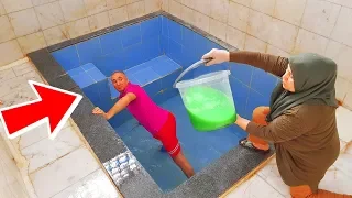 İn The Pool Slime PRANK! KOCAMAN Kova Dolusu SLİME'I Havuzun İçinde Kerem Kafasına ÇAKTIK 8