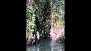Прыжок в каньон Аапста)