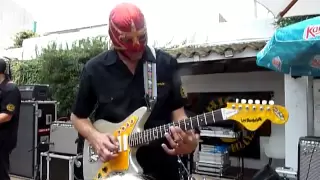 Los Straitjackets - You Send Me