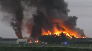 Zeer grote brand GRIP 1 verwoest loodsen aan de Raasdorperweg in Lijnden