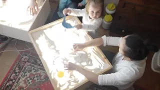 Занятия по рисованию песком для самых маленьких детей 2-3 года!