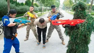 Battle Nerf War: Blue Police use Ghillie Suit Nerf Guns Robbers Group Skills Disguised To Survive