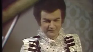 Liberace vs Elton John (SCTV Christmas)