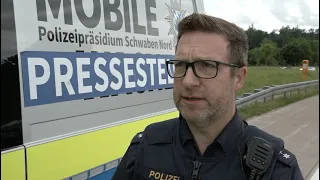 Horror-Unfall auf A8 bei Adelsried im Landkreis Augsburg | BMW wird in zwei Teile gerissen