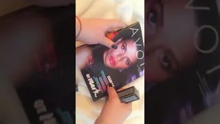 Губная помада Эйвон призма Новинка каталога Avon 4/2019