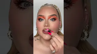 trying GLITTER lips that don’t move! 🧐