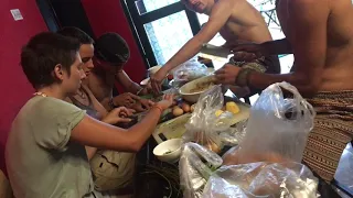 HOME 🏡 COOKING 🥘 AT VANG VIENG ROCK BACKPACKERS HOSTEL!!!!