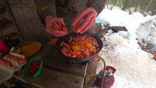 Тайга. Глухомань. Живём в старой, маленькой избе. Ловим Хариуса.