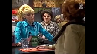 Elsie Tanner and Bet Lynch slanging match (24 March 1980)