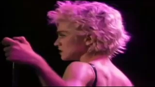 Madonna - 10. Live To Tell (Who's that Girl World Tour)