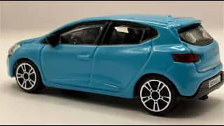 Renault Clio 2013 in blue, 1:43 scale diecast car model from Bburago, 18-30248B