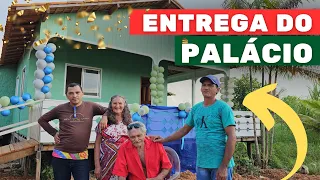 DONA ESMERALDA E FAMÍLIA RECEBEM A NOVA CASA/A EMOÇÃO TOMA CONTA