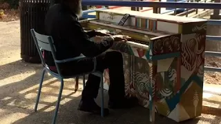 Pro piano player