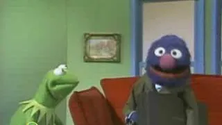 Sesame Street: Kermit And Grover The Sunglass Salesman