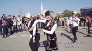 Кара Жорго Кыргыз Улуттук бийи -Туркия 2014 ( The Kyrgyz national KARA JORGO dance - Turkey 2014)