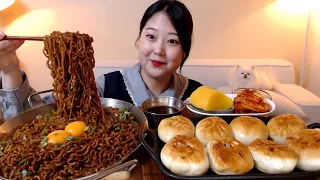 바삭하게 구운 통통한 고기왕만두 김치왕만두 짜슐랭 먹방 Fried Big Dumplings Kimchi Black bean noodles 한식 Mukbang Eatingsound