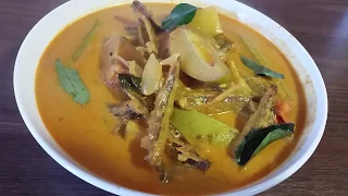 Dried  sprats  curry  in  my  style /හාල්මැස්සෝ හොද්ද