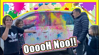 PAULA Y LUCIA PINTAN el COCHE Con PINTURAS De COLORES - BROMA EXTREMA - Paula Blanco Oficial