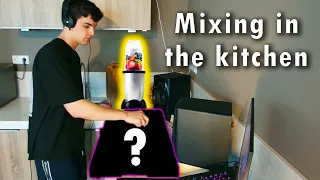 Classic Deep House Mixing in the kitchen(Let him blend...)