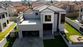 R 5 500 000 4 Bedroom House in Blue Valley Golf Estate