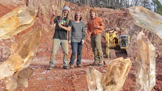 FOUND 1000+ CRYSTALS at this famous mine in Mount Ida, Arkansas | Fisher Mountain Pocket Dig 2022