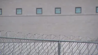 Texas inmates using toilet water to cool off in prisons without A/C, according to viral testimony