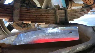 KNIFE MAKING - FORGING A SUPER SHARP KNIFE FROM TRUCK SPRING