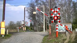 Spoorwegovergang Mechelen (B) // Railroad crossing // Passage à niveau