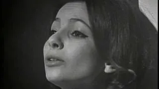 Esther Ofarim sings "T'En Va Pas"