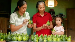 Mother-in-law and daughter-in-law: Harvesting Pumpkins after the rain with a Happy Family meal