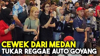 Cewek dari Medan auto goyang bila Bob tukar genre reggae, semangat mereka nyanyi sekalu