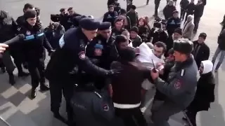Armenian police forcefully detained opposition activists