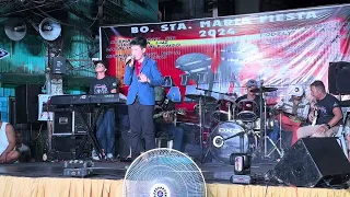 pina iyak ni  pogi Ang mga judges . sa song AT ANG HIRAP- buY Angiline Quinto