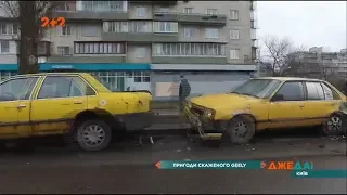 Протаранив три авто та пішов спати: в Києві камери спостереження зафіксували трощу