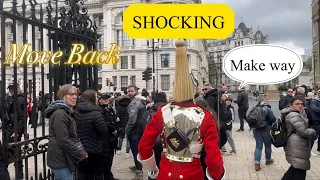 DISRESPECTFUL Tourists REFUSE TO RELEASE Blocking king’s guard way and this happened!!!