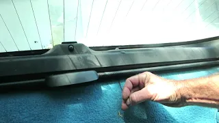 How to manually open the rear hatch of a 1989 C4 Corvette. Watch to the end.
