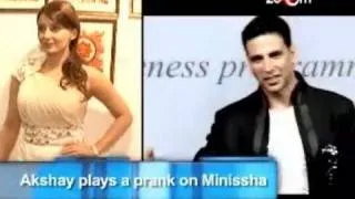 Akshay Kumar plays a prank on Minissha Lamba