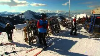 Der Bergdoktor (Hans Sigl) beim Skifahren