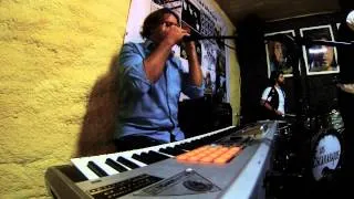 Los Escarabajos: Love Me Do (live rehearsal) [PPM]