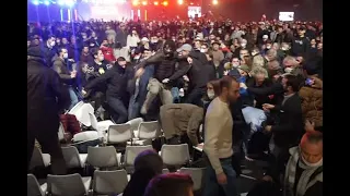 scène de chaos au meeting de Zemmour: La vidéo inédite vue de l'intérieur!
