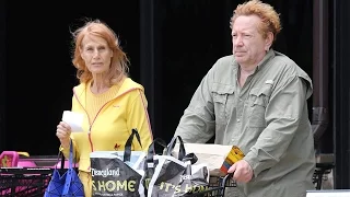 Sex Pistol Johnny Rotten Calmly Retired In Malibu