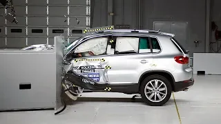 2013 Volkswagen Tiguan driver-side small overlap IIHS crash test