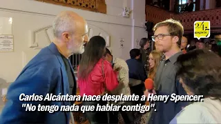 Carlos Alcántara hace desplante a 'Henry Spencer'.