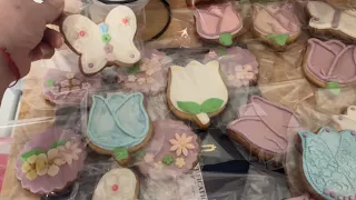 Asi quedaron estas galletas decoradas con flores en honor a las mamas!!!!