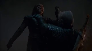 Night King death/ Mort du Roi de la Nuit Game of thrones S08E3 Arya kill night King